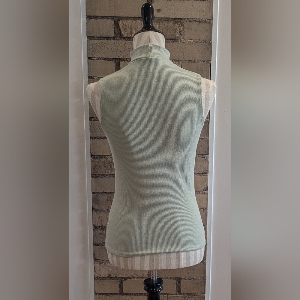LIVI Mock-neck Ribbed Tanktop - Picture 2 of 4